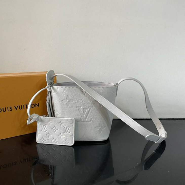 Picture of Louis Vuitton Handbags _SKUfw230105271fw